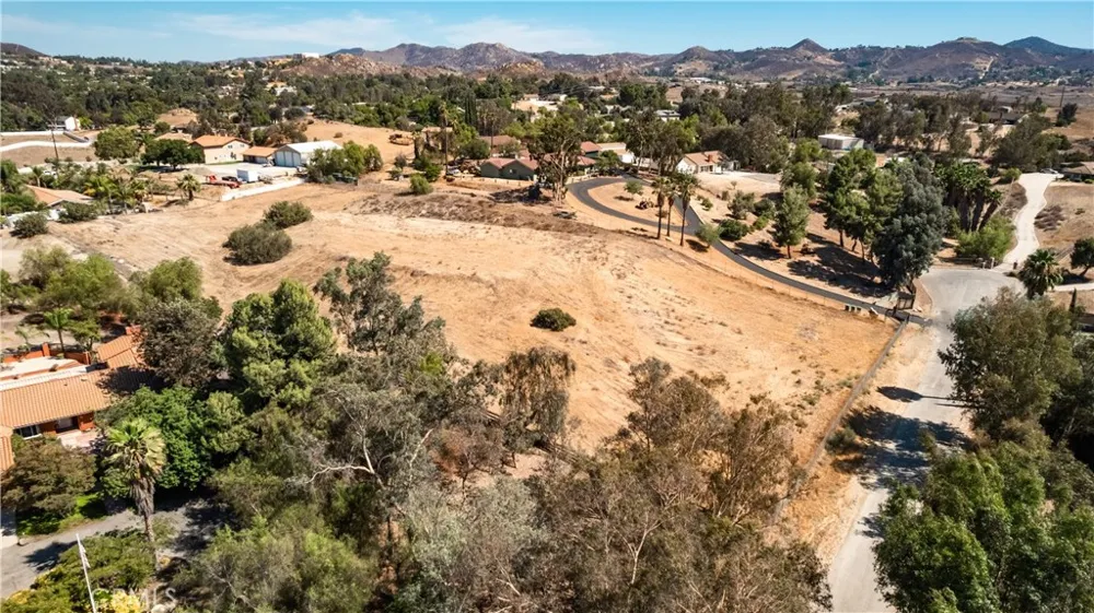 Halter Lane Riverside, CA 92504