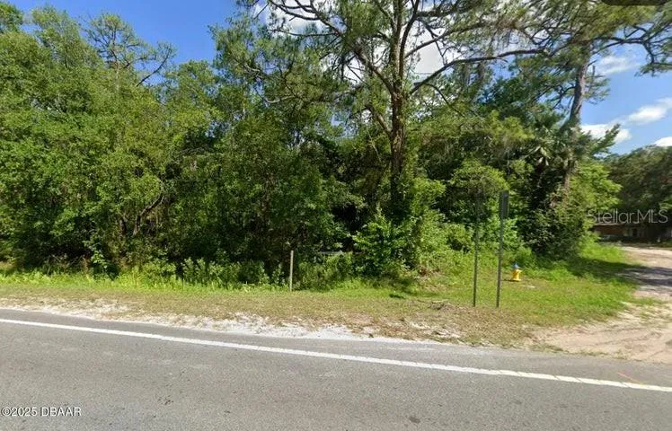 2884 W NEW YORK AVENUE Deland, FL 32720