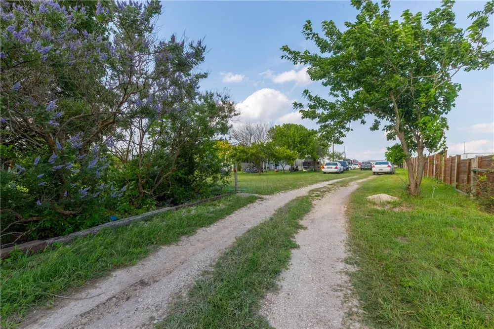 1629 County Road 107 Road Hutto, TX 78634