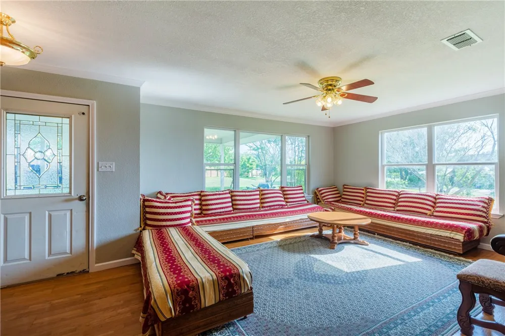 1629 County Road 107 Road Hutto, TX 78634