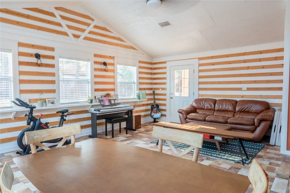 2107 Emerald Isle Drive Leander, TX 78641