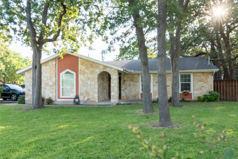2107 Emerald Isle Drive Leander, TX 78641