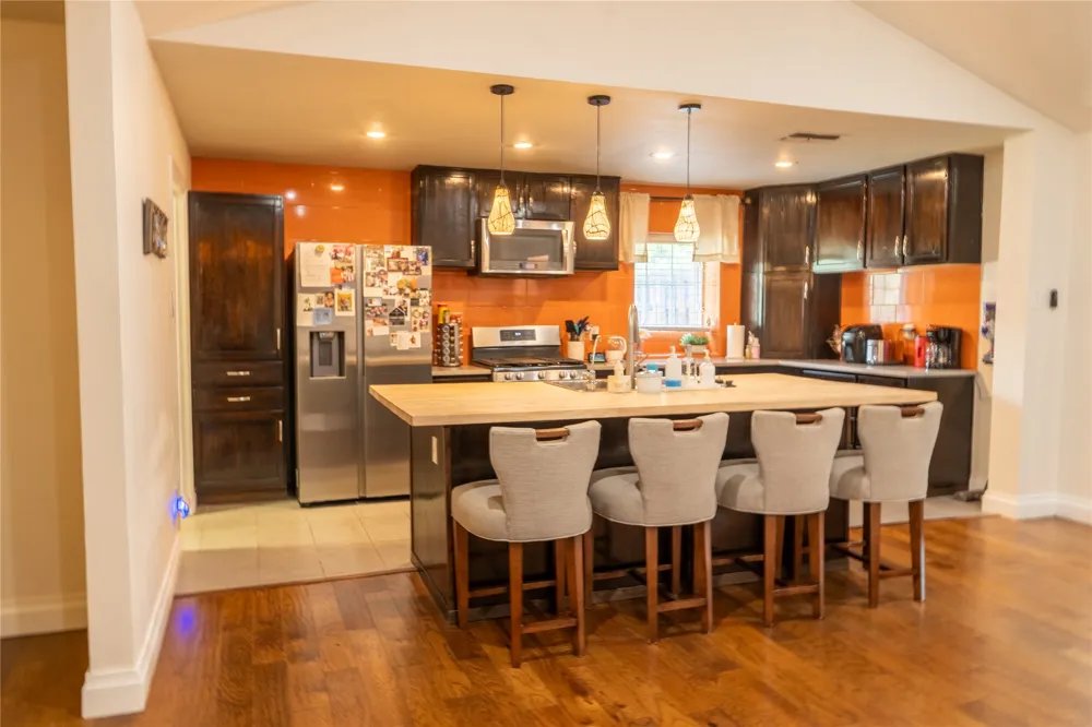 2107 Emerald Isle Drive Leander, TX 78641