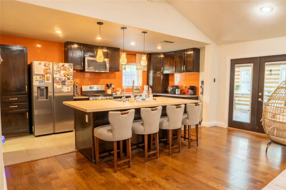 2107 Emerald Isle Drive Leander, TX 78641