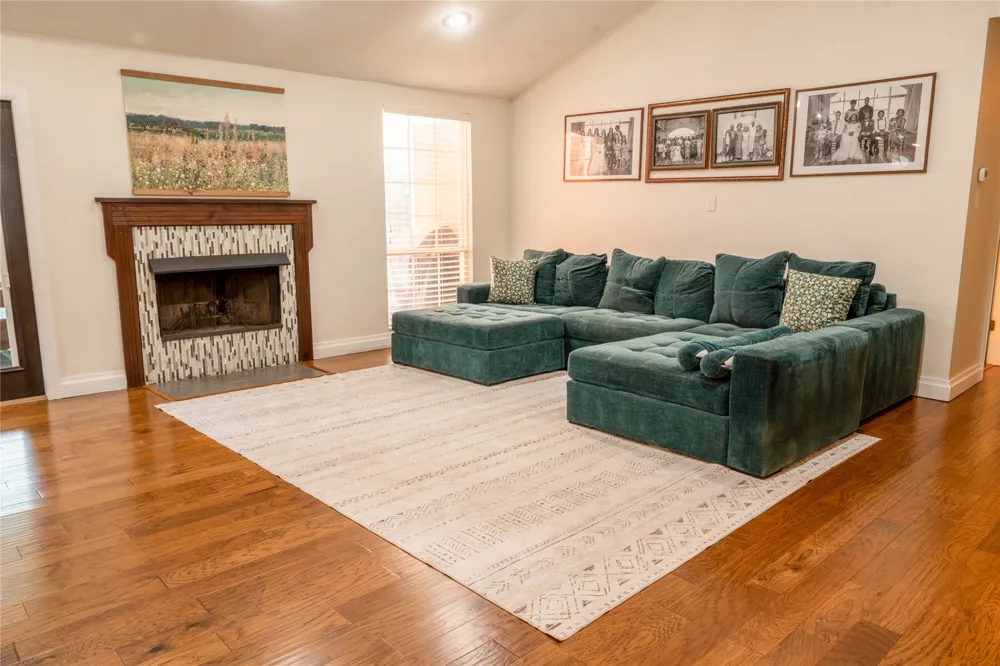 2107 Emerald Isle Drive Leander, TX 78641