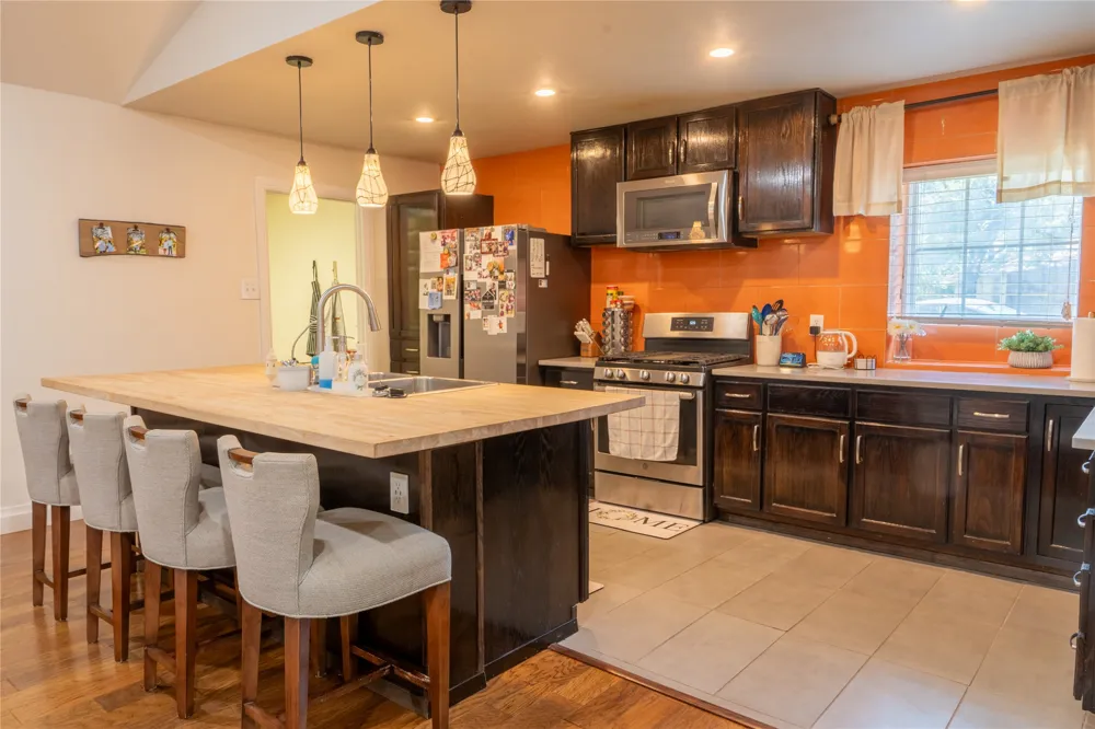 2107 Emerald Isle Drive Leander, TX 78641