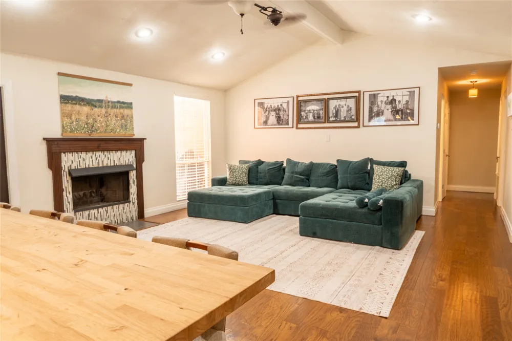 2107 Emerald Isle Drive Leander, TX 78641