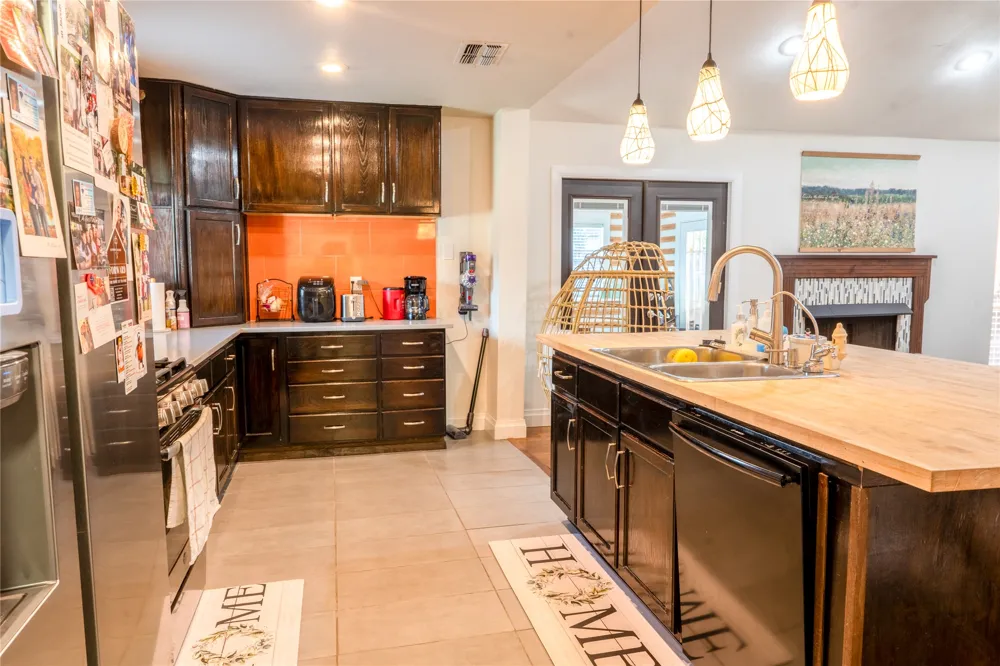2107 Emerald Isle Drive Leander, TX 78641