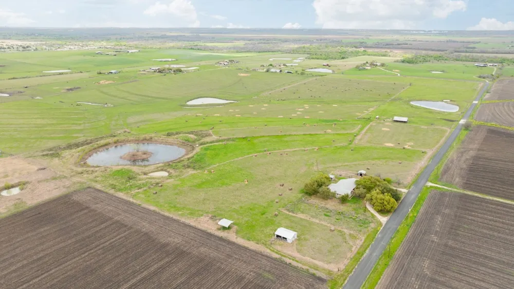 19810 Janak Road Coupland, TX 78615
