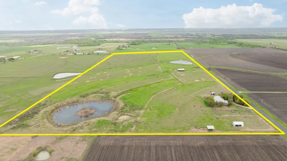 19810 Janak Road Coupland, TX 78615