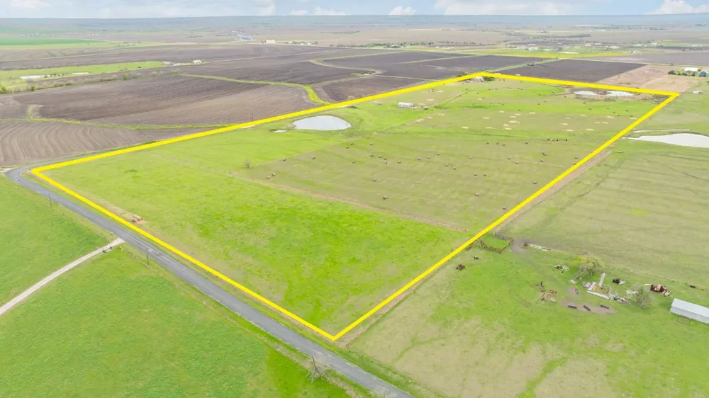 19810 Janak Road Coupland, TX 78615