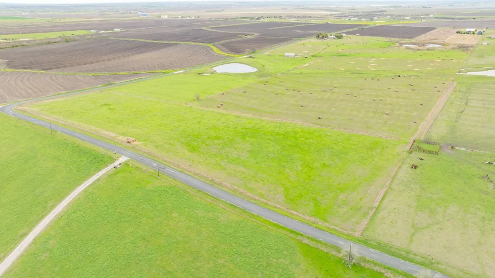 19810 Janak Road Coupland, TX 78615