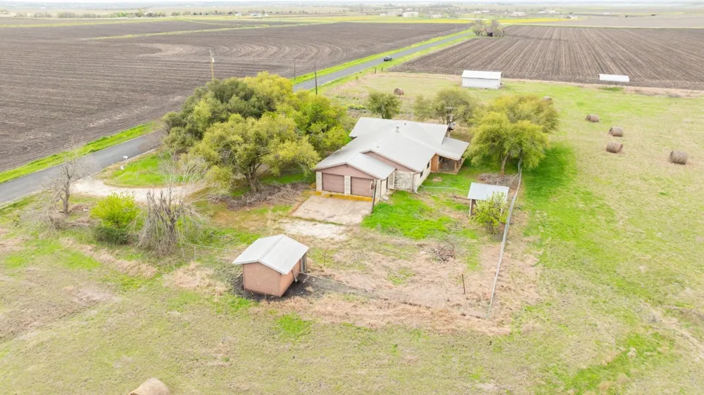 19810 Janak Road Coupland, TX 78615