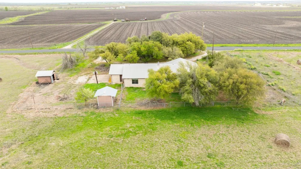 19810 Janak Road Coupland, TX 78615
