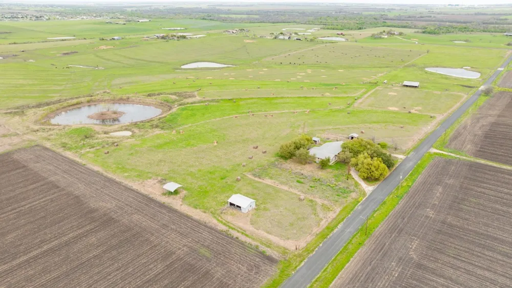 19810 Janak Road Coupland, TX 78615