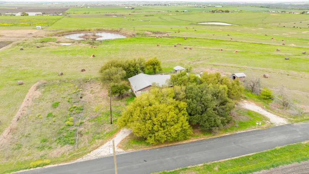 19810 Janak Road Coupland, TX 78615