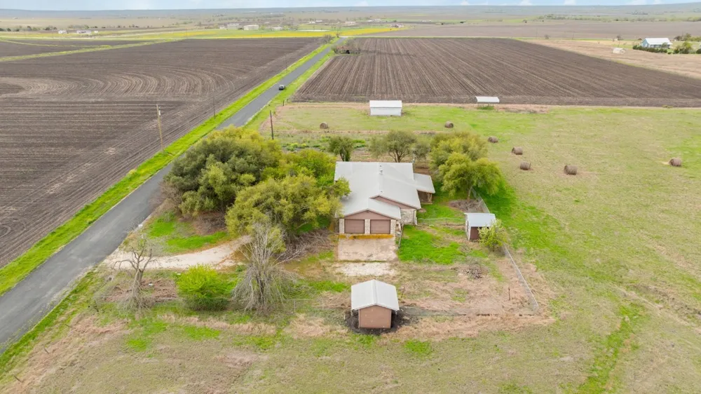 19810 Janak Road Coupland, TX 78615