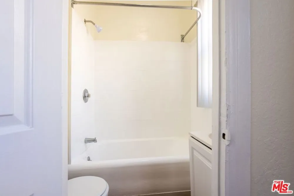 729 S Union Avenue #200 Los Angeles, CA 90017
