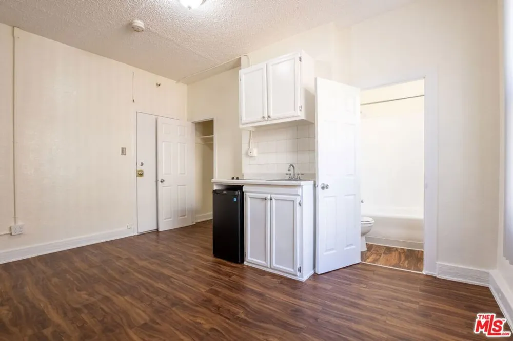 729 S Union Avenue #200 Los Angeles, CA 90017