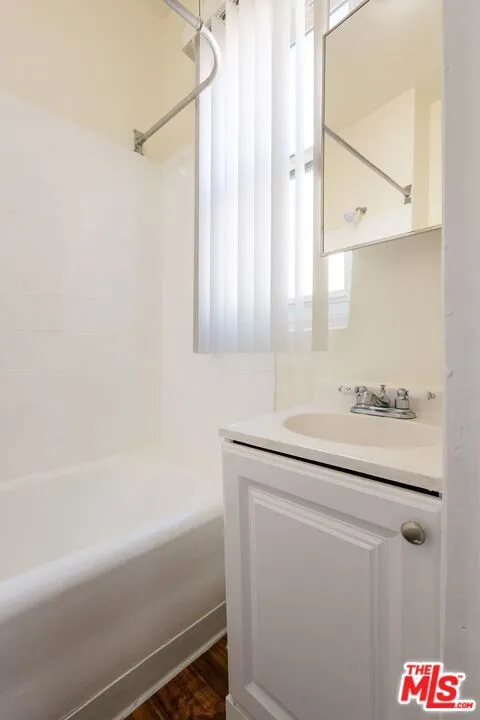 729 S Union Avenue #200 Los Angeles, CA 90017