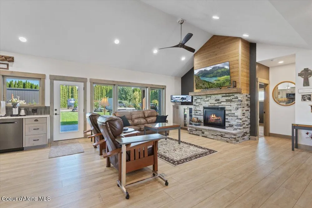 145 E HANLEY AVENUE Dalton Gardens, ID 83815