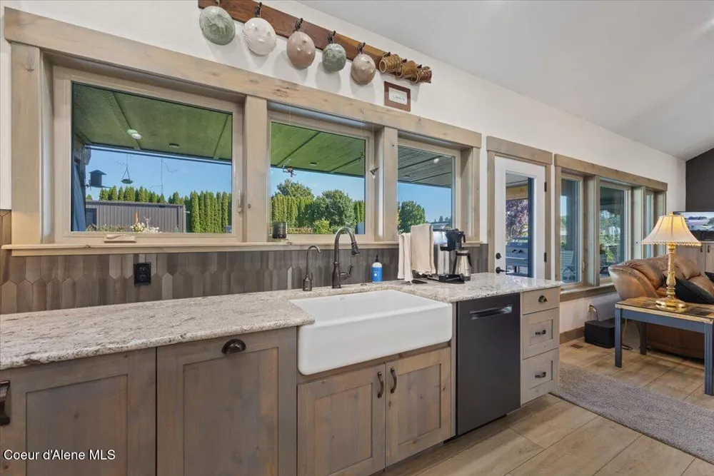 145 E HANLEY AVENUE Dalton Gardens, ID 83815