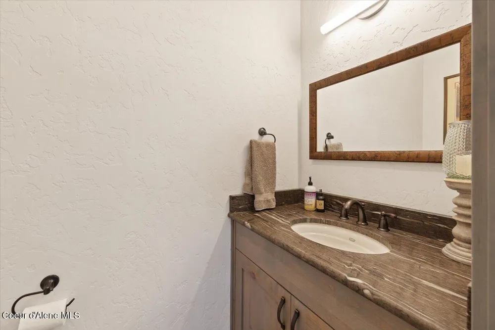 145 E HANLEY AVENUE Dalton Gardens, ID 83815