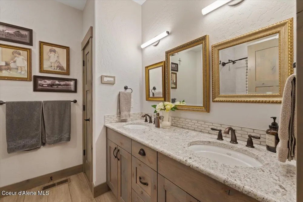 145 E HANLEY AVENUE Dalton Gardens, ID 83815