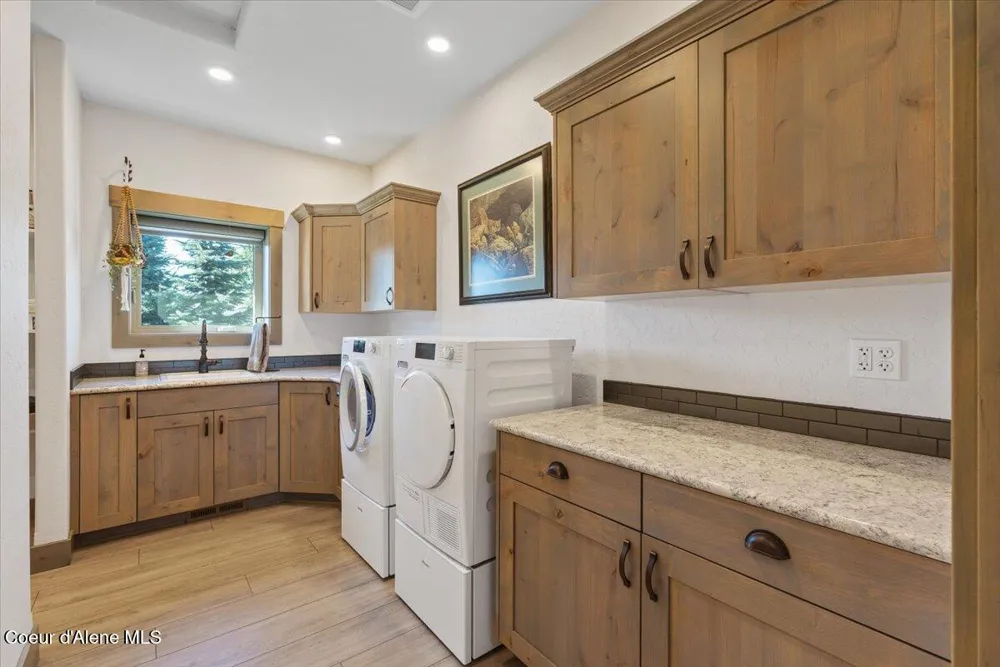 145 E HANLEY AVENUE Dalton Gardens, ID 83815