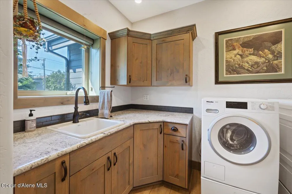 145 E HANLEY AVENUE Dalton Gardens, ID 83815