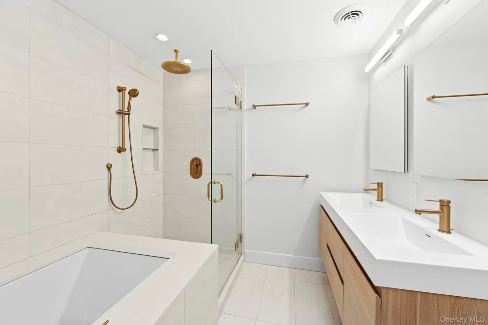 2723 Deerfield Road Southampton, NY 11963