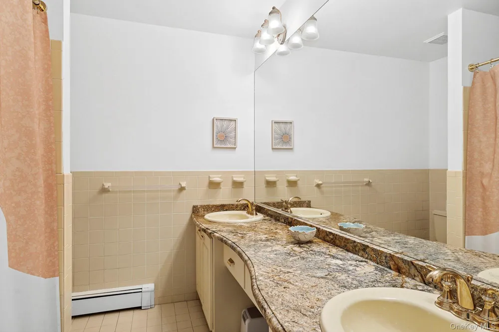 2723 Deerfield Road Southampton, NY 11963