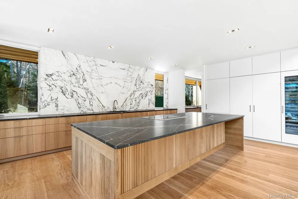 16 Arbor Path Amagansett, NY 11930
