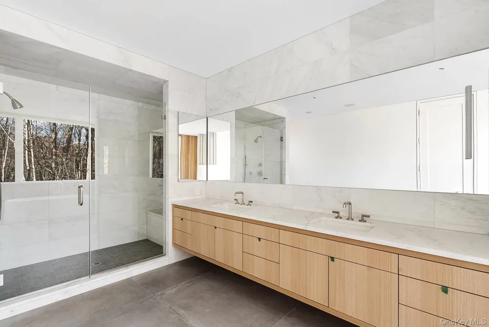 16 Arbor Path Amagansett, NY 11930