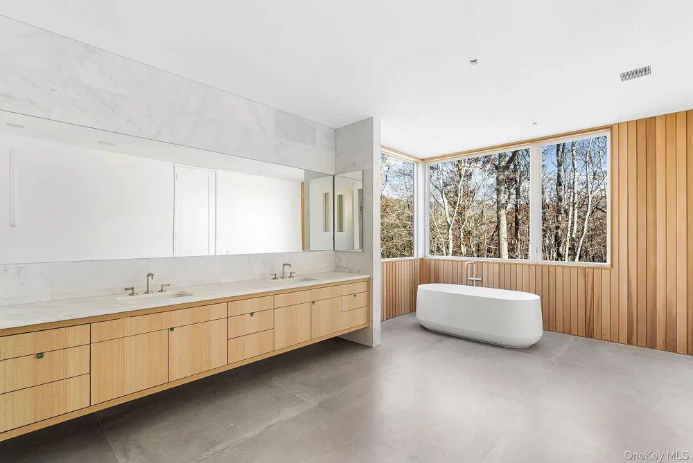16 Arbor Path Amagansett, NY 11930