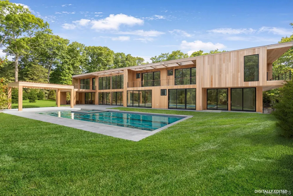 16 Arbor Path Amagansett, NY 11930