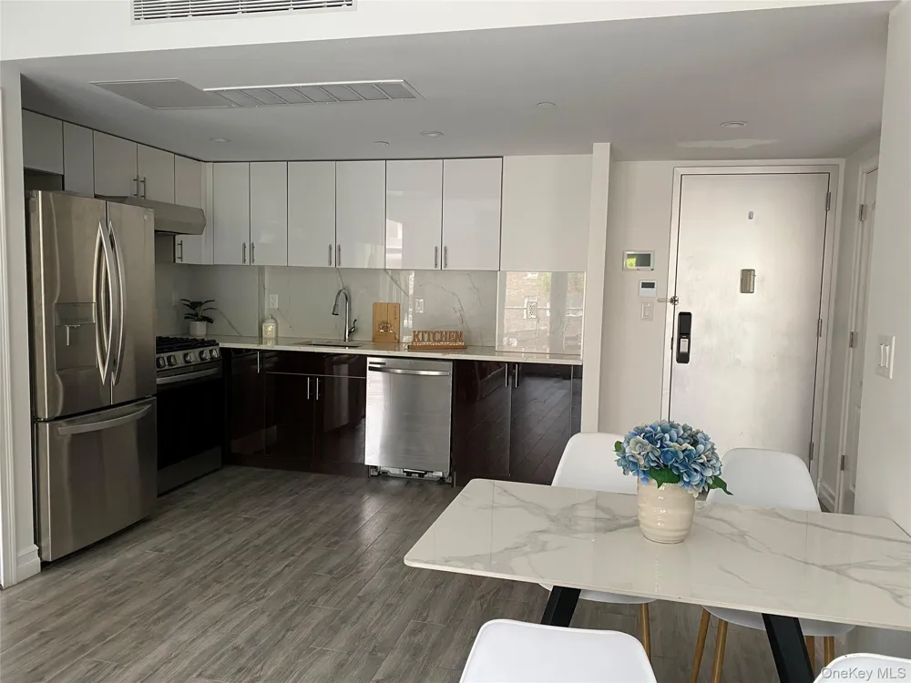 65-18 AUSTIN ST AUSTIN ST #8A Rego Park, NY 11374