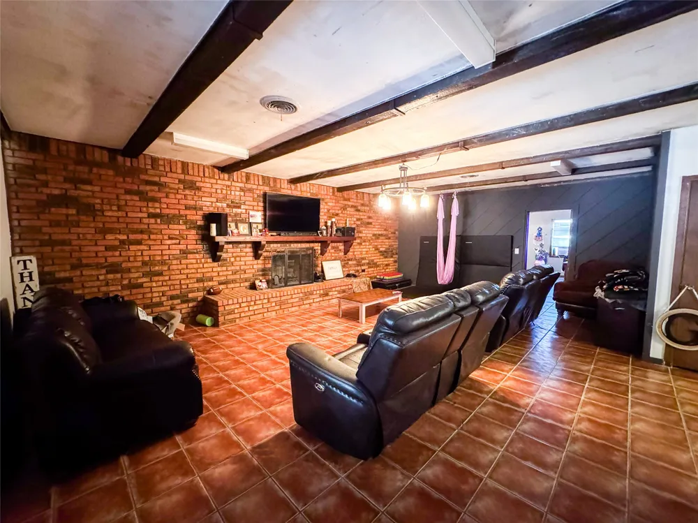 1303 Grand Central Avenue O'Brien, TX 79539
