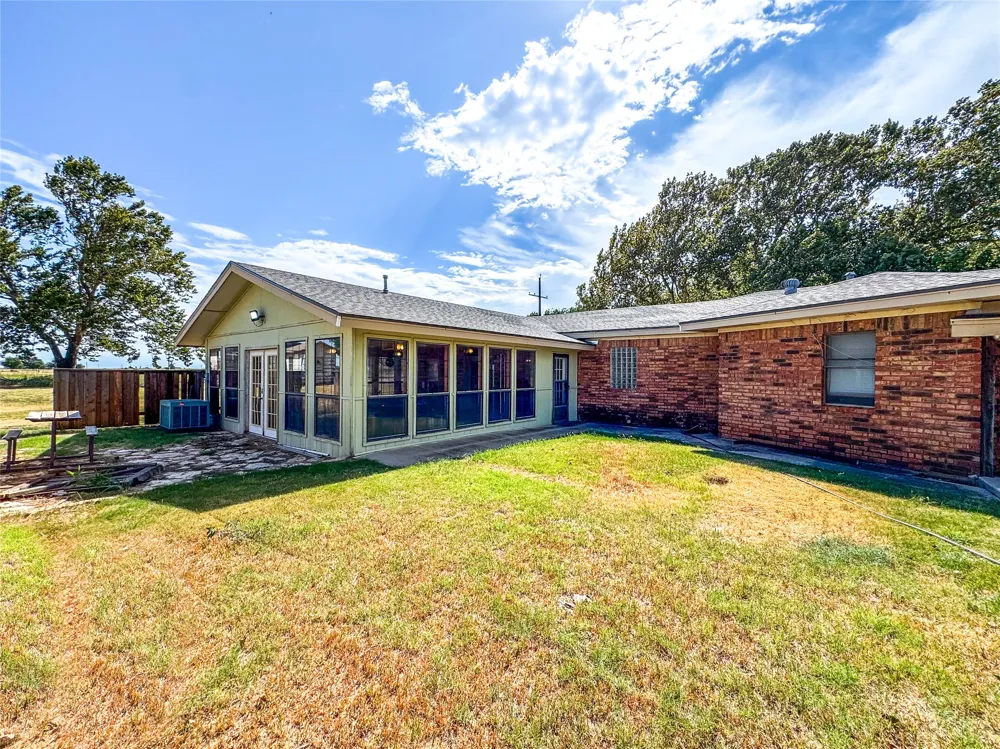 1303 Grand Central Avenue O'Brien, TX 79539