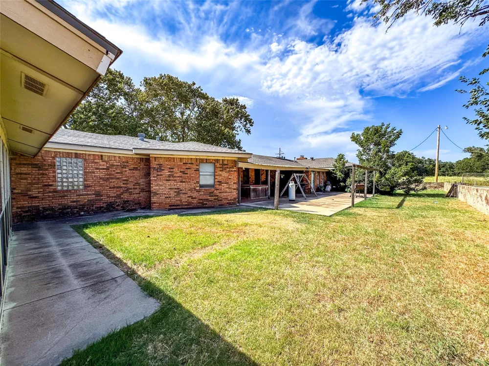 1303 Grand Central Avenue O'Brien, TX 79539