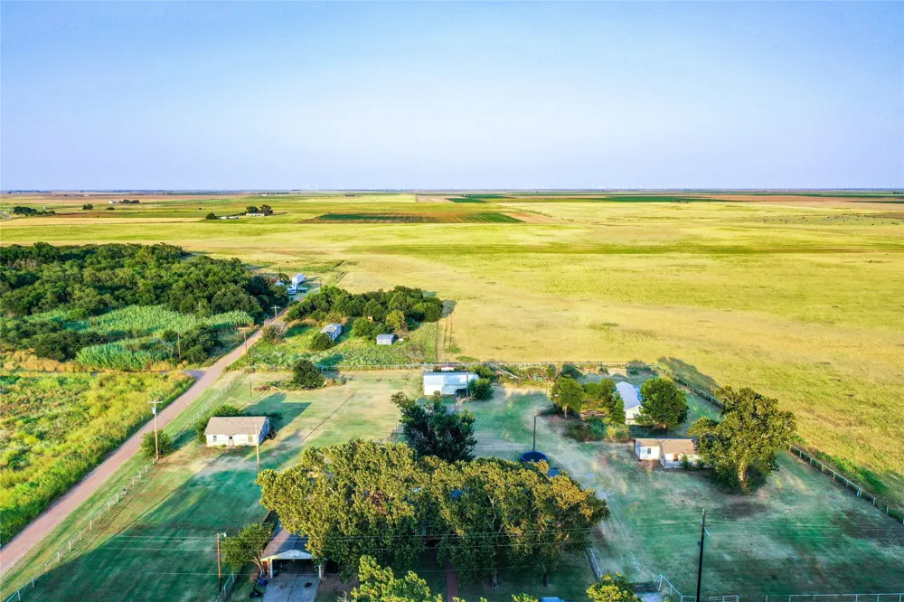 1303 Grand Central Avenue O'Brien, TX 79539