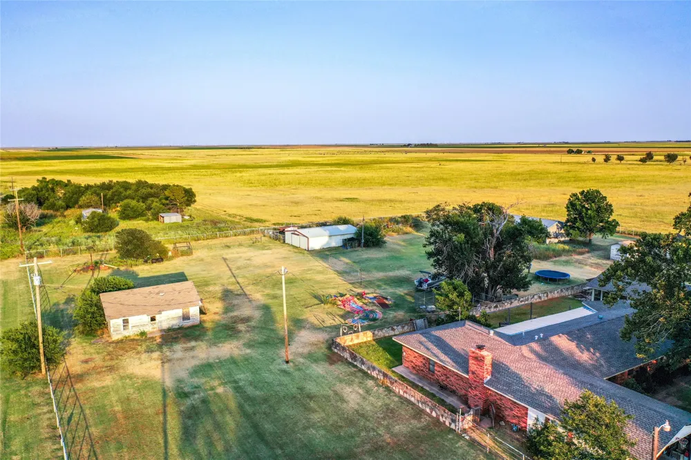 1303 Grand Central Avenue O'Brien, TX 79539