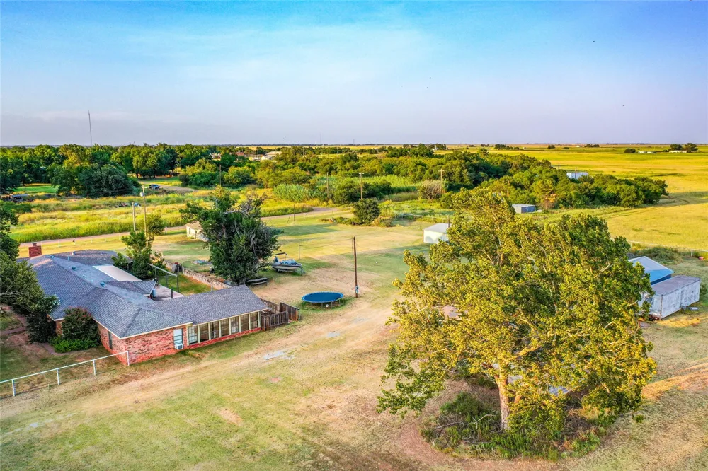 1303 Grand Central Avenue O'Brien, TX 79539