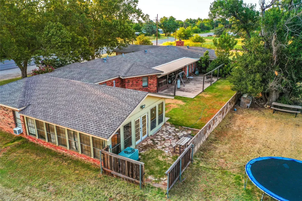 1303 Grand Central Avenue O'Brien, TX 79539