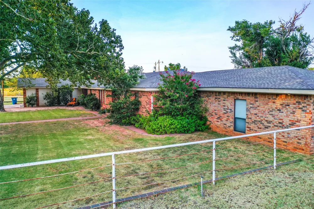 1303 Grand Central Avenue O'Brien, TX 79539