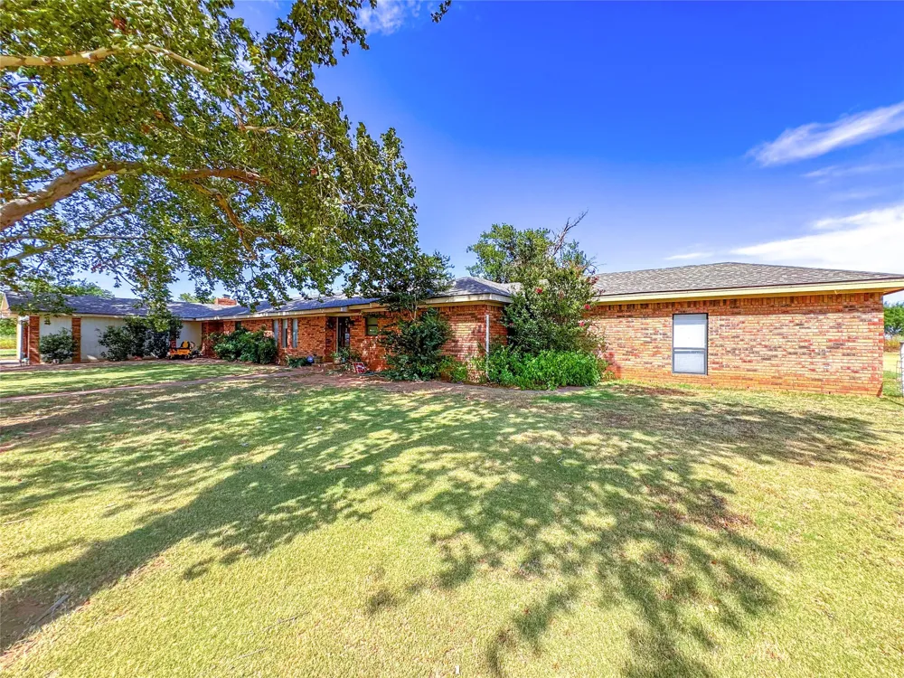 1303 Grand Central Avenue O'Brien, TX 79539