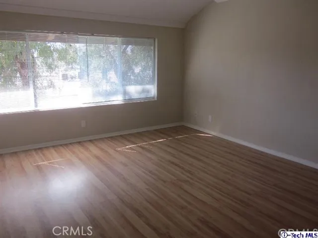 9542 Via Venezia Burbank, CA 91504