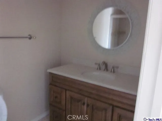 9542 Via Venezia Burbank, CA 91504