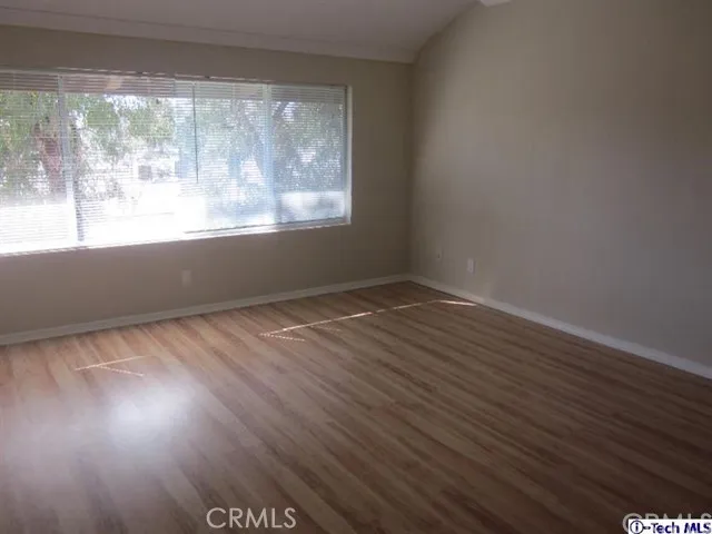 9542 Via Venezia Burbank, CA 91504