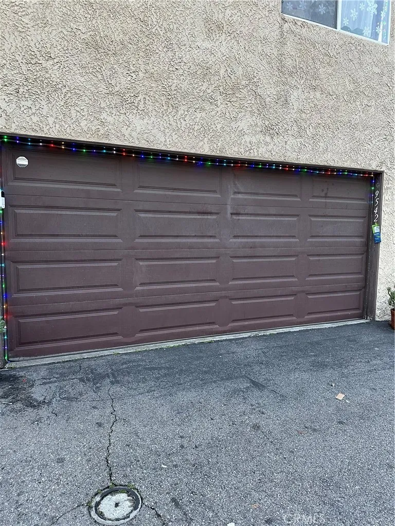 9542 Via Venezia Burbank, CA 91504